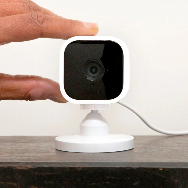 Cámara de seguridad inteligente Blink Mini compacta 2 unid interiores video HD 1080 detección movimiento Alexa Blanca - Image 3